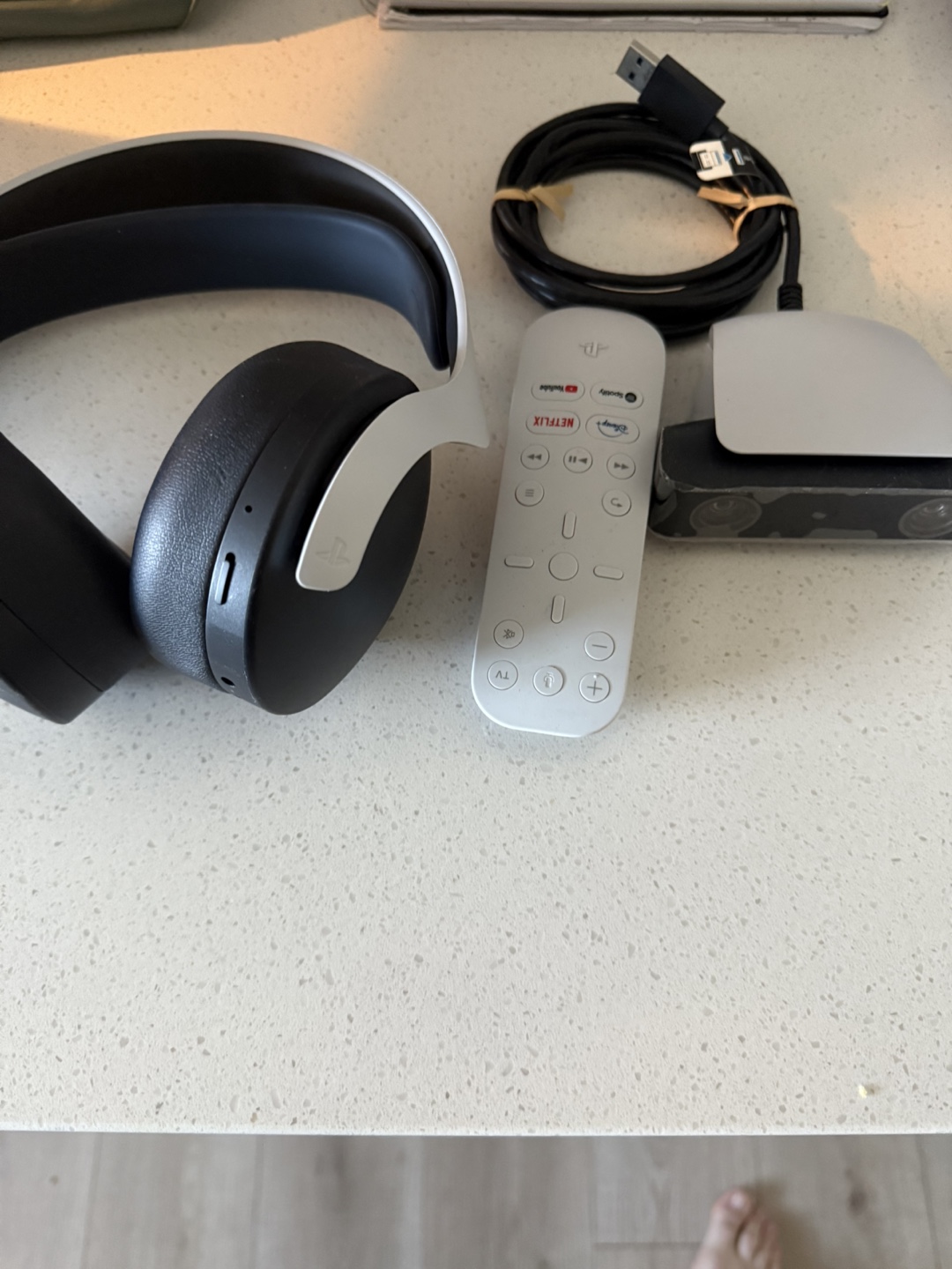 PlayStation 5 Console with Accessories - photo 3