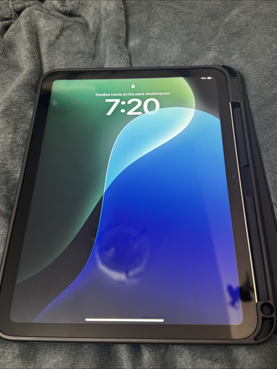 Apple iPad 10 gen  Silver with Black Case