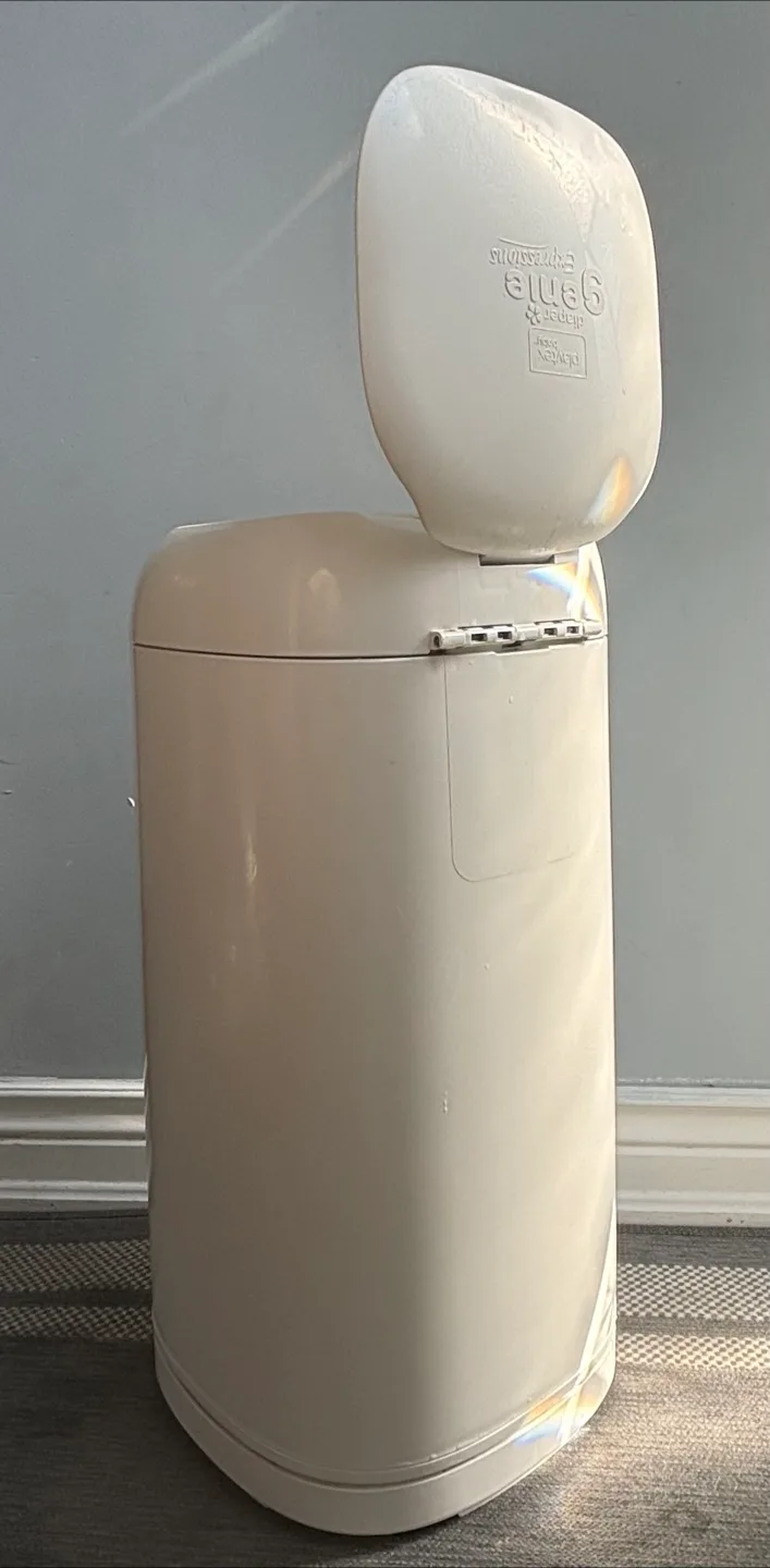 Diaper Genie Expressions with Paw Patrol Potty Seat image indicator(2)