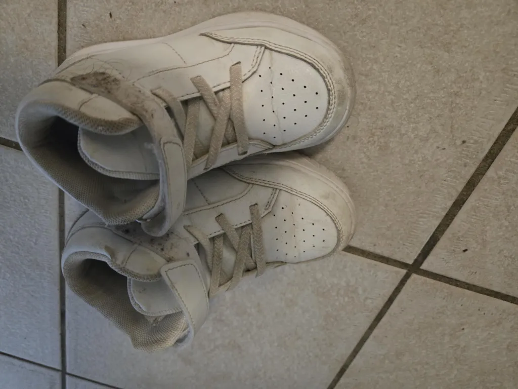 White Sneakers -  #freecycle thumbnail