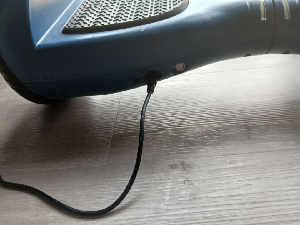 Dark Blue Hoverboard with LED lights and charger included - photo 3