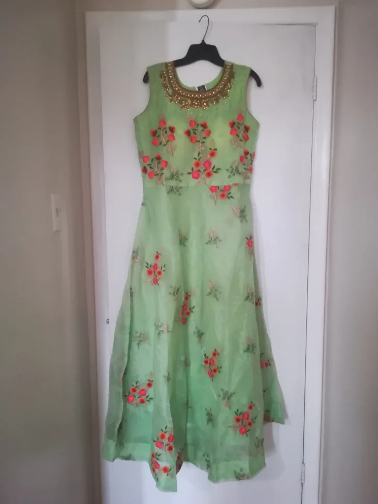 Elegant Indian Dresses thumbnail