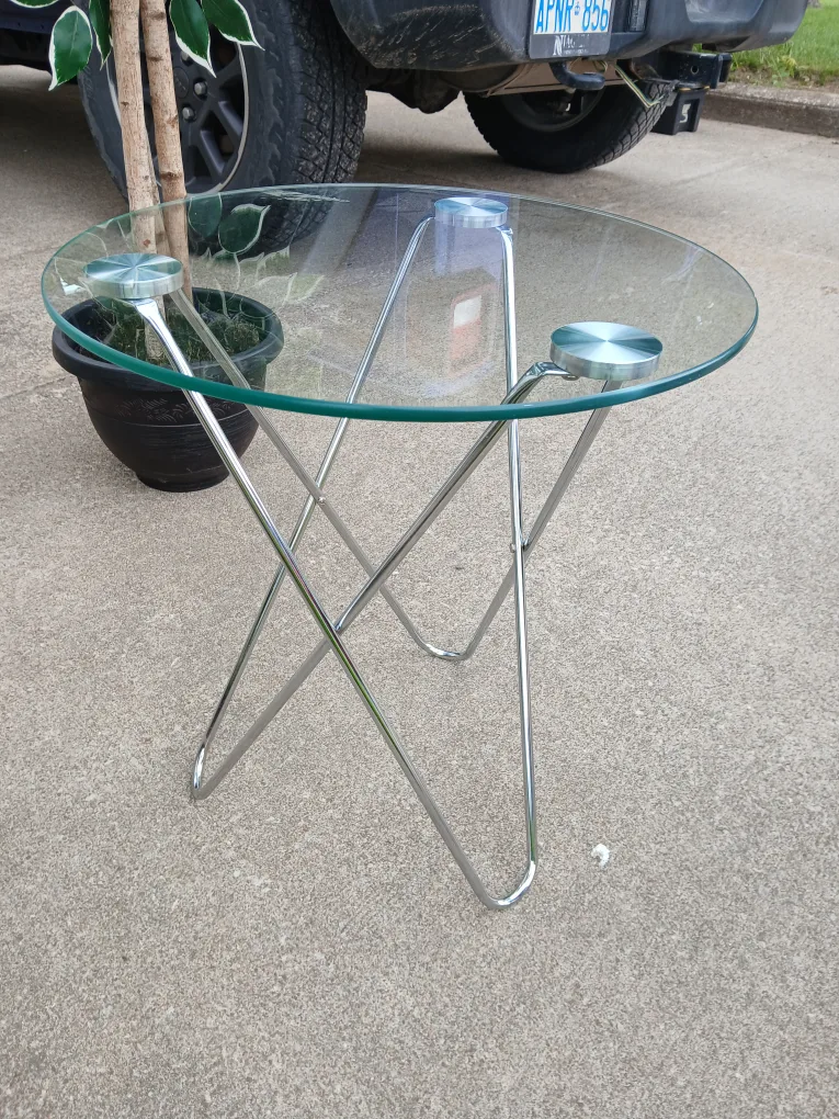 Pair of glass top accent tables image indicator(2)