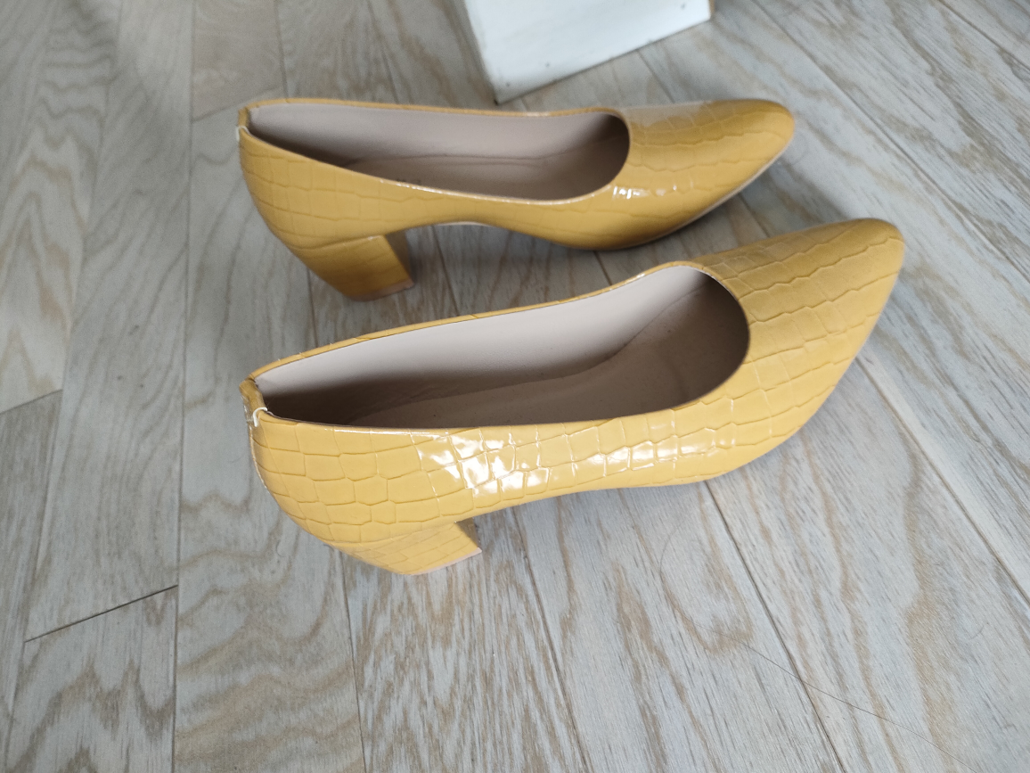 # Free cycle Yellow Pumps Size 8 - photo 2
