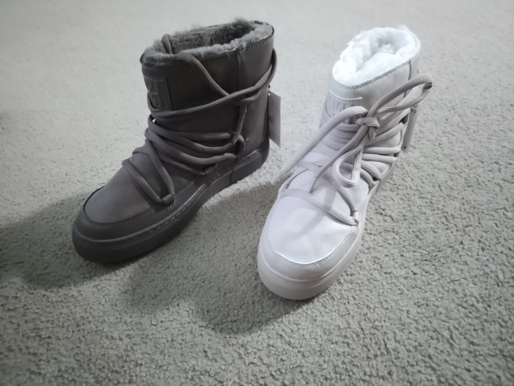*Brand New* Women's Laced Padded Boots - photo 3