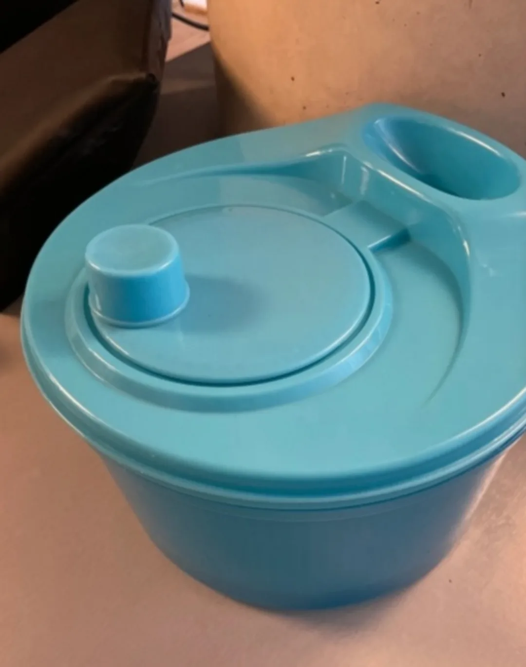 Aqua Blue Salad Spinner🇨🇦 thumbnail