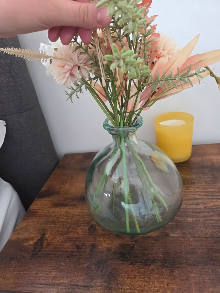 Floral Arrangement in a Glass Vase image indicator(2)