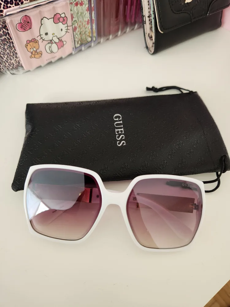Guess White Sunglasses thumbnail