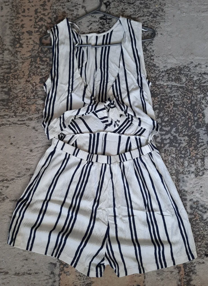 Striped Sleeveless Romper image indicator(3)