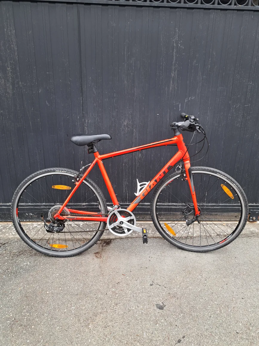 FREE DELIVERY Giant Escape 3 Hybrid Size L Bicycle thumbnail
