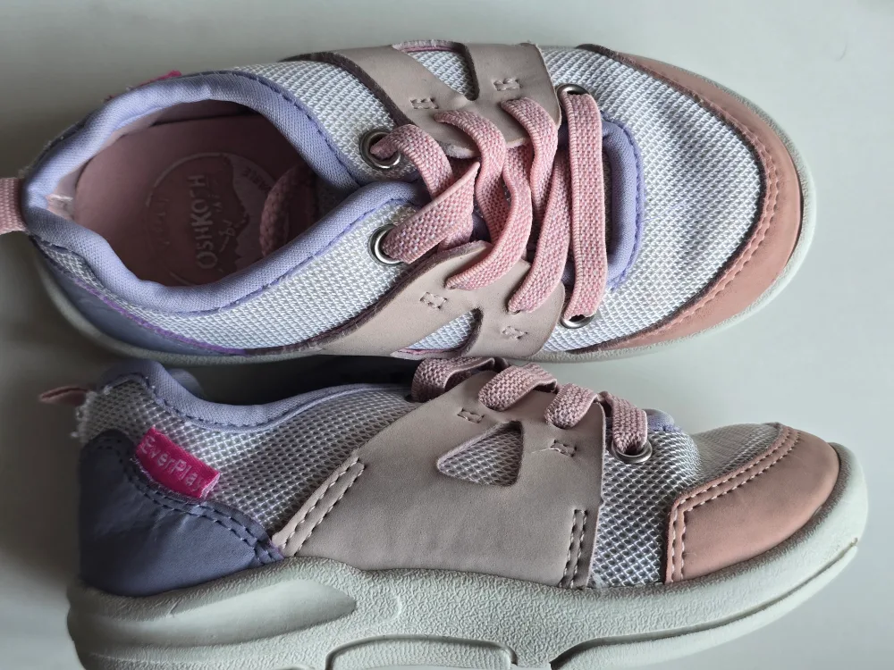 OshKosh B'gosh Everplay Sneakers - Size 8M US image indicator(3)