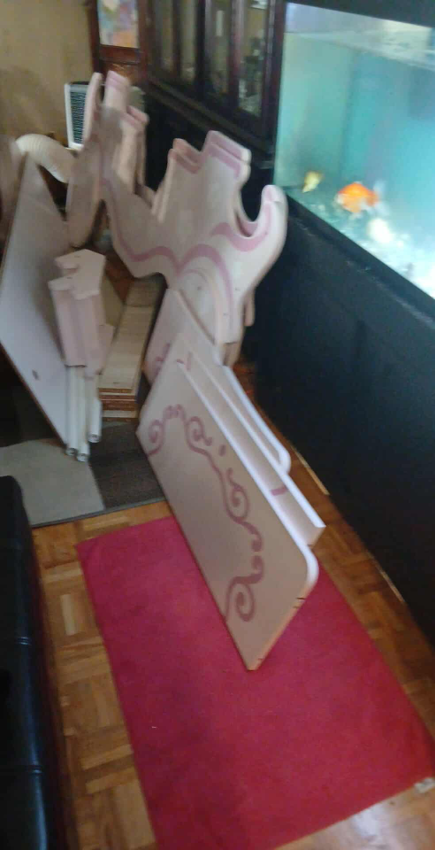*CURB ALERT* Princess Carriage Bed