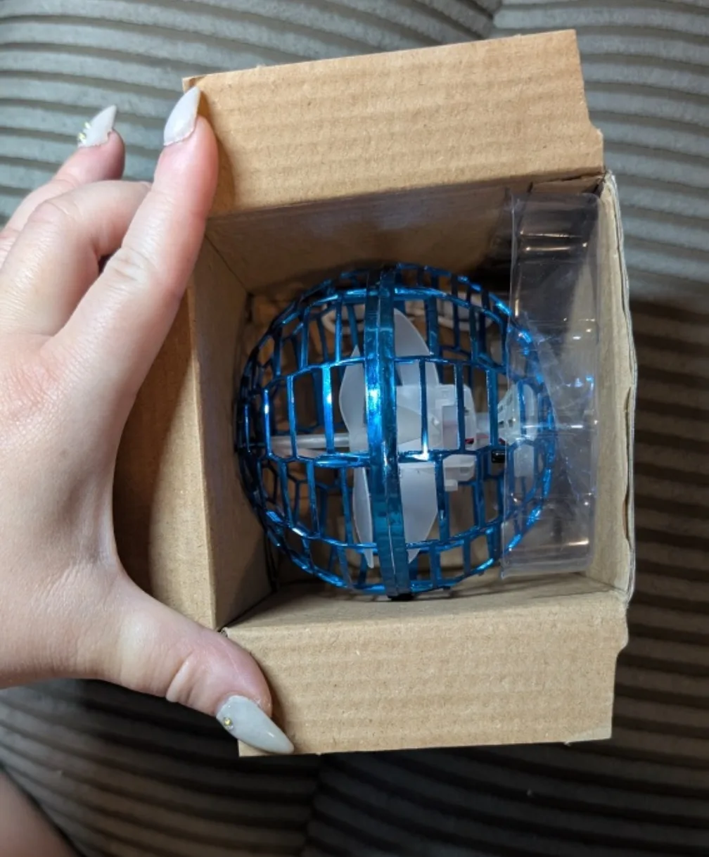 NEW IN BOX Light Up Flying Orb Spinner!! image indicator(6)