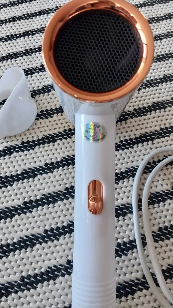 White and Rose Gold Hair Dryer image indicator(2)