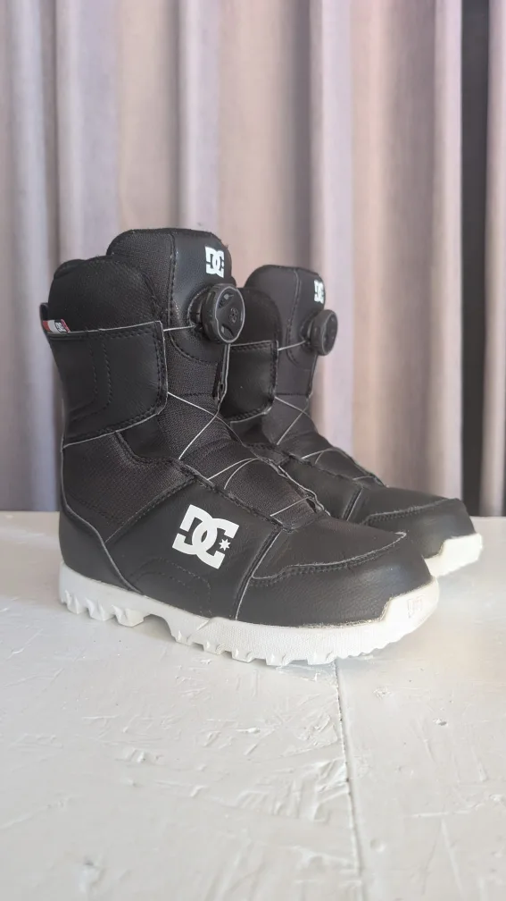 DC Snowboard Boots youth - US Size 5 thumbnail