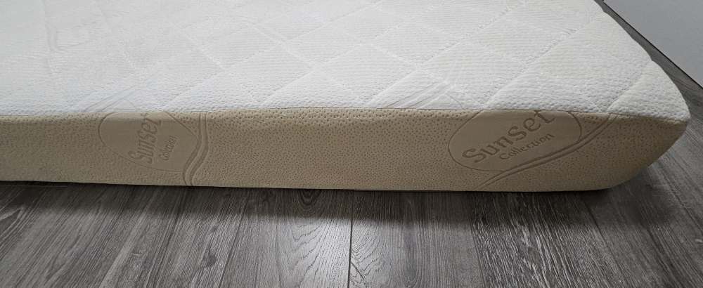 Queen-size memory foam mattress - photo 2