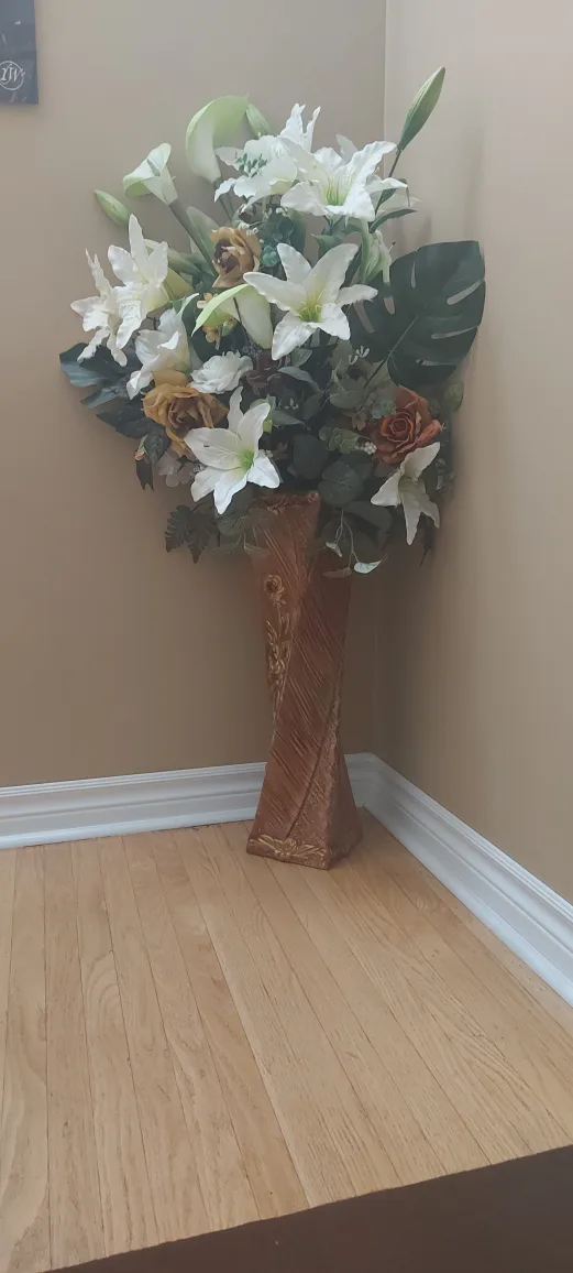 Artificial Flower Arrangement with Vase image indicator(3)