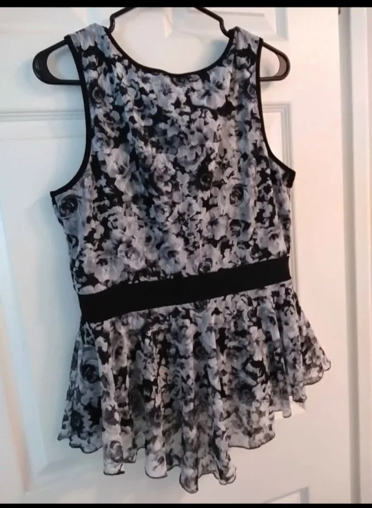 Dressy floral pattern lace top image indicator(2)