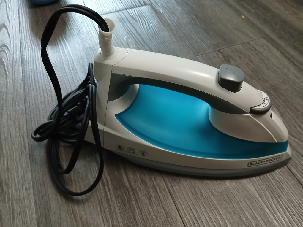 Lightweight Steam Iron for Clothing