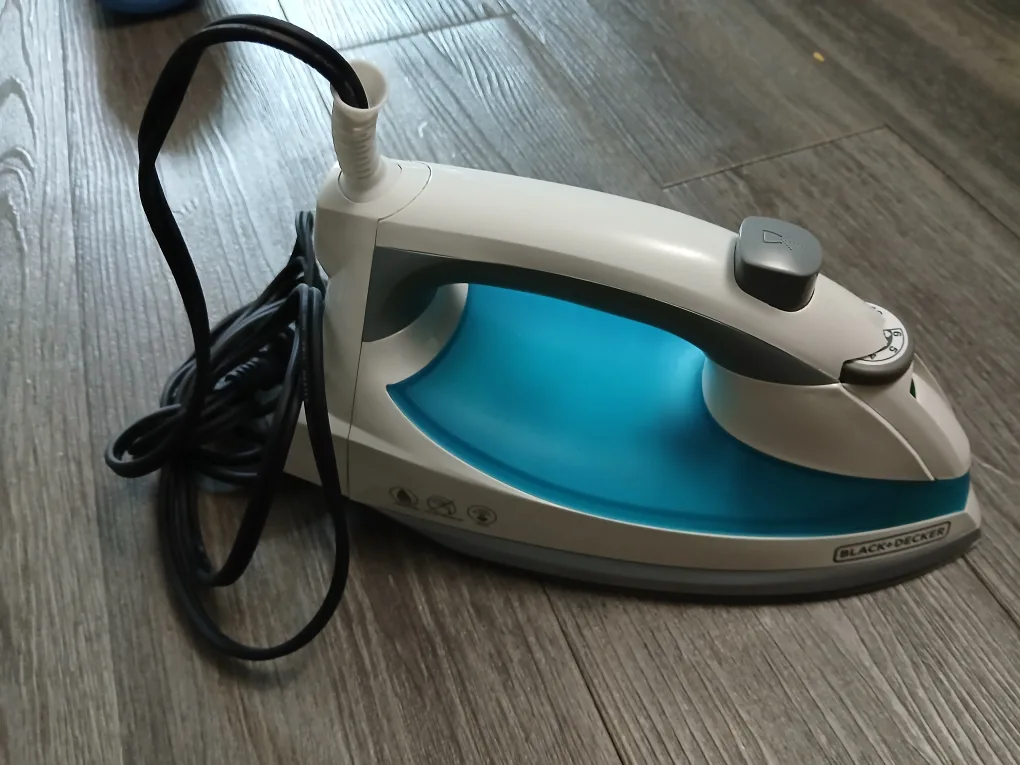 Lightweight Steam Iron for Clothing thumbnail
