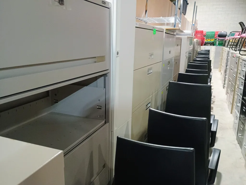 MASSIVE MOVING SALE!!  Lots of office furniture on sale!!! image indicator(3)