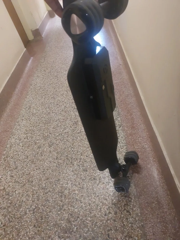 Black Electric Skateboard image indicator(2)