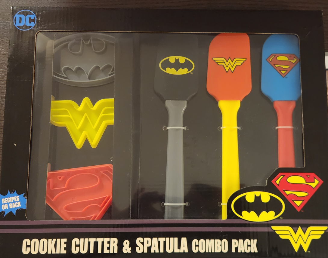 🥕 DC Comics Cookie Cutter & Spatula Combo Pack