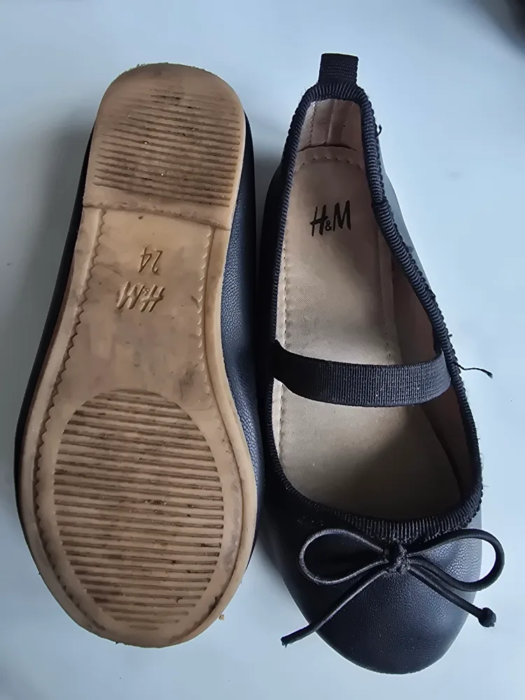 Girls H&M Black Flats - 7.5 US image indicator(5)