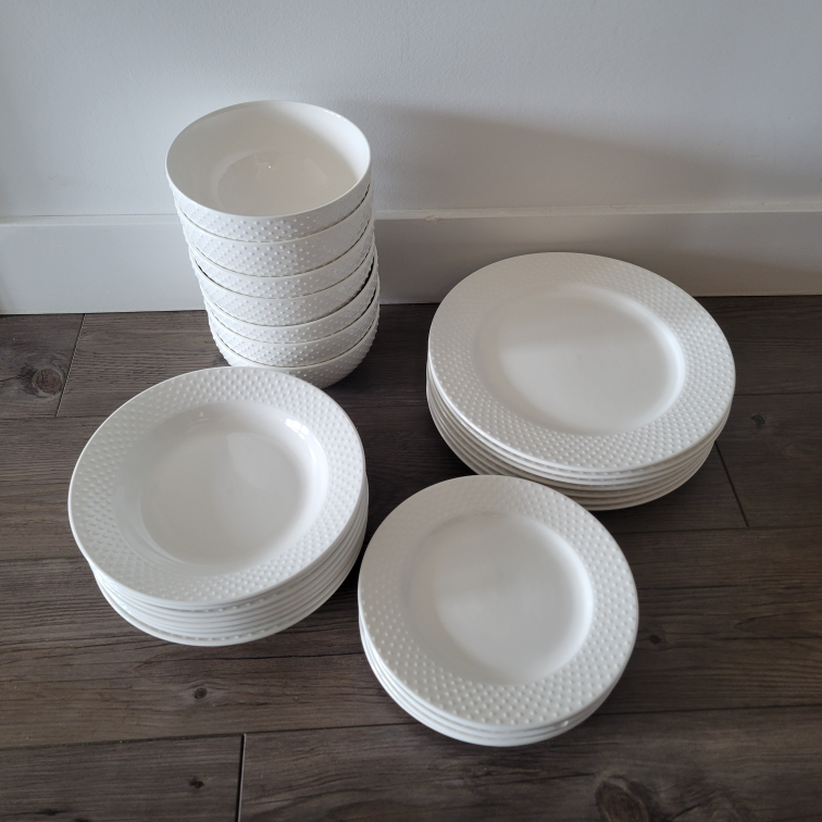 White Dinnerware Set (29 itens)