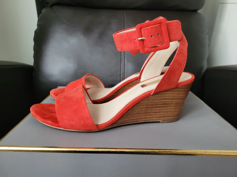 Wedge Sandals Size 7.5 | Louise et Cie thumbnail