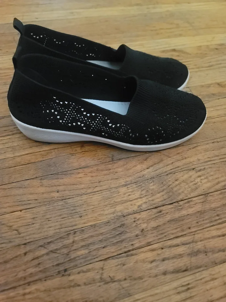 Classic Editions Black Slip-On Shoes, Size 10 #freecycle image indicator(2)