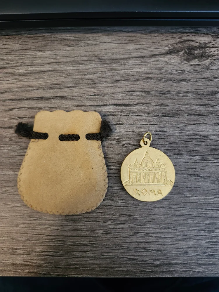 Gold Medal - Pope John Paul II & St. Peter's Basilica image indicator(2)