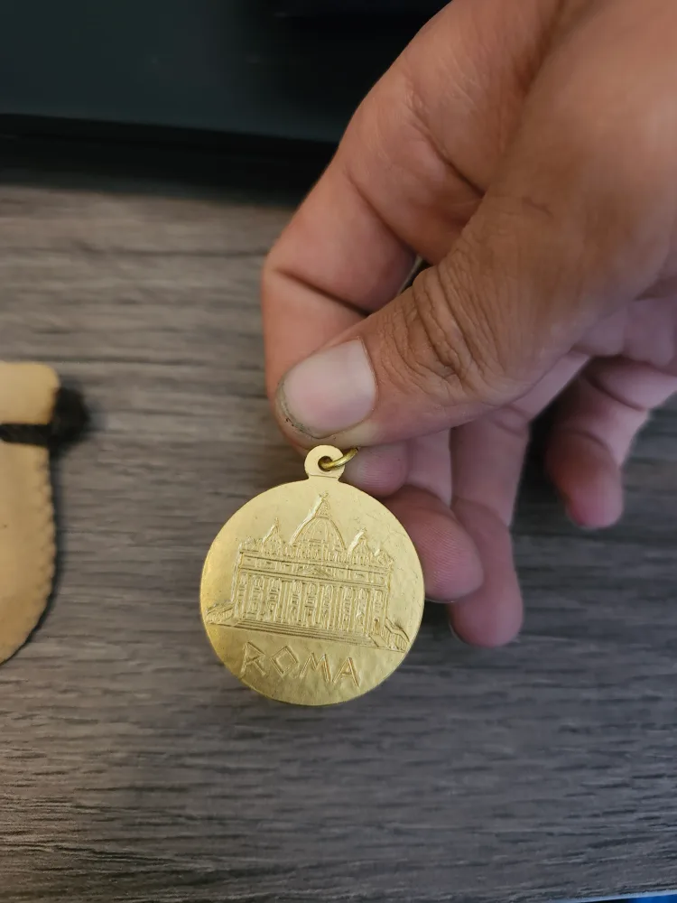 Gold Medal - Pope John Paul II & St. Peter's Basilica image indicator(3)