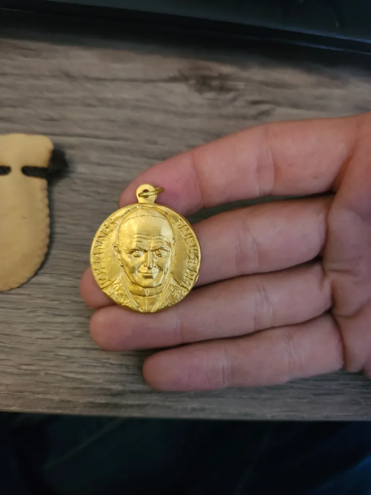 Gold Medal - Pope John Paul II & St. Peter's Basilica image indicator(4)