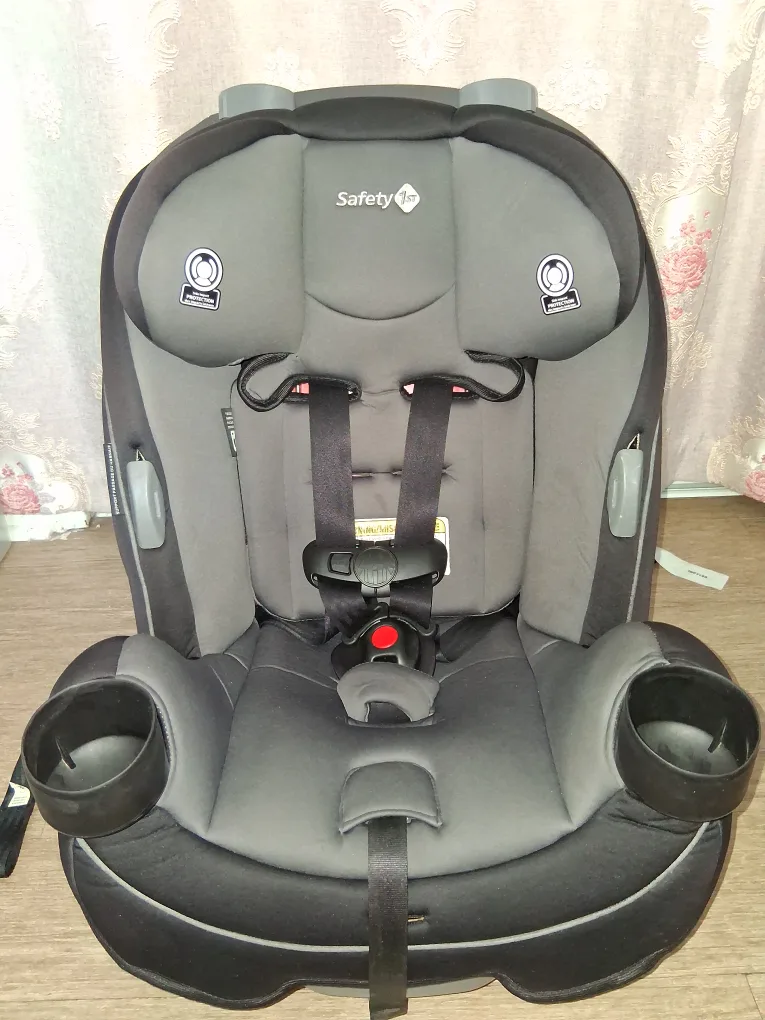 Safety 1st 3 in 1 Car Seat thumbnail