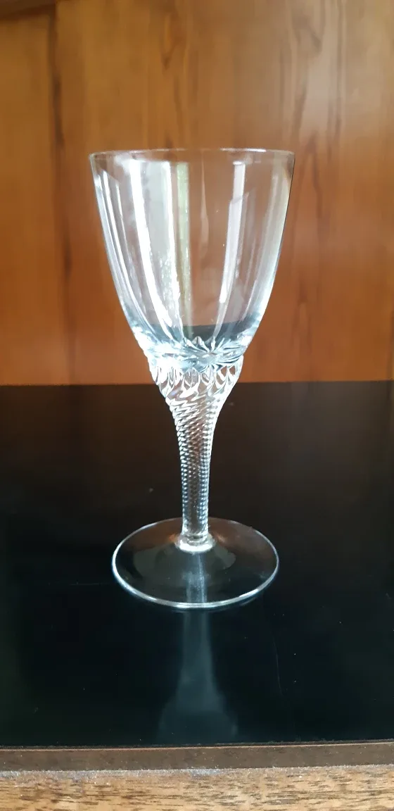 5 Crystal Wine Glasses image indicator(2)