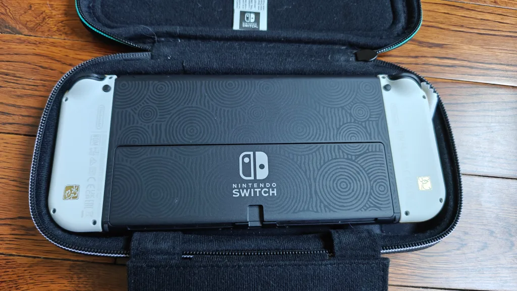 Nintendo Switch OLED, Zelda edition,case, 400gb, extras image indicator(2)