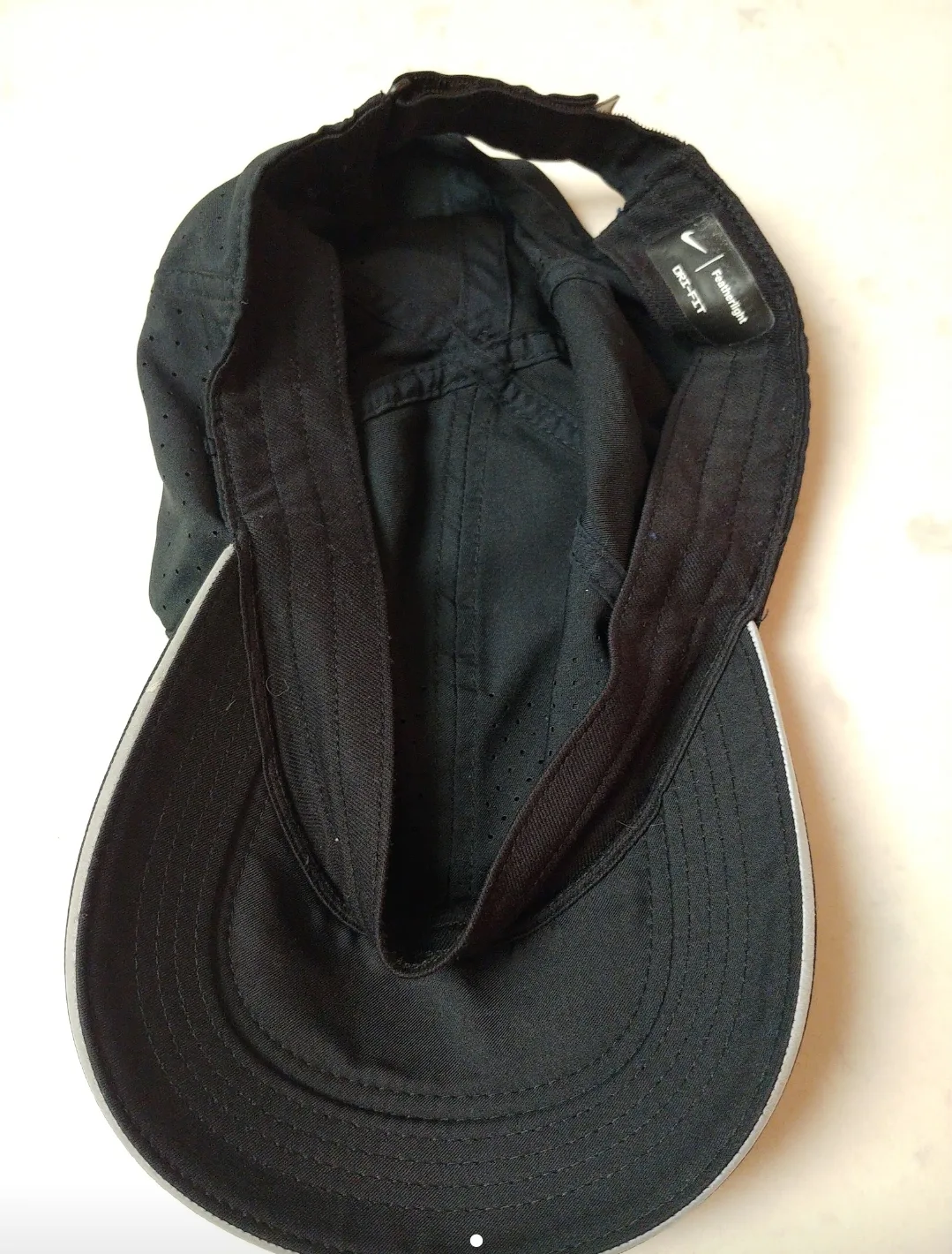 Nike Dri-Fit Featherweight Hat image indicator(2)