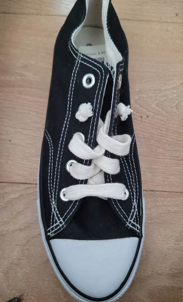 Black Canvas Sneakers Size 8.5 image indicator(2)