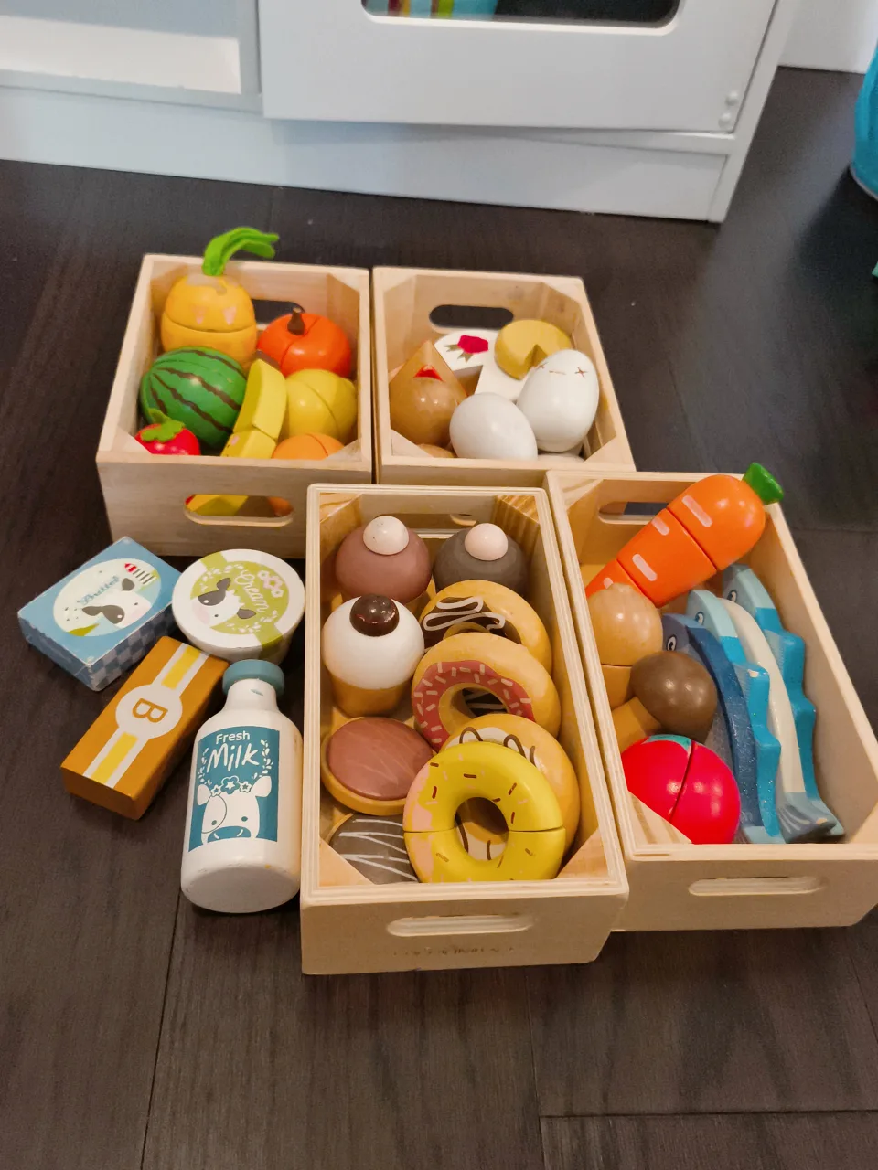 Le Toy Van & Coco Village Wooden Food Set image indicator(5)