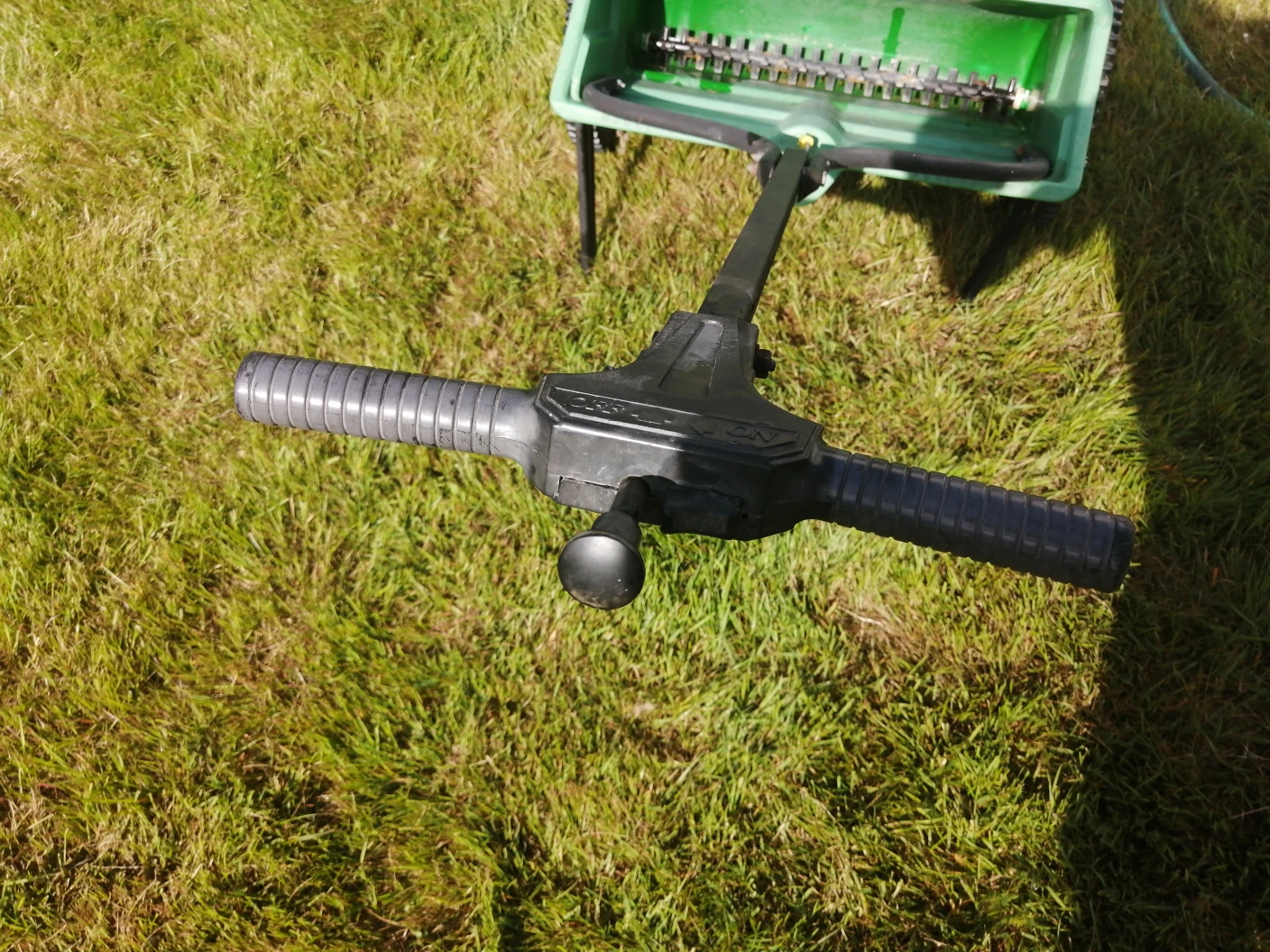 Scotts AccuGreen Spreader - photo 4