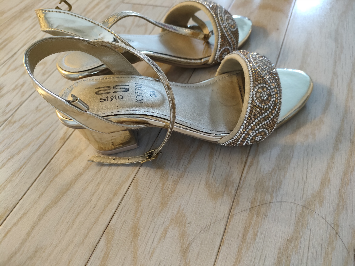 #free cycle - girls golden heels - photo 2