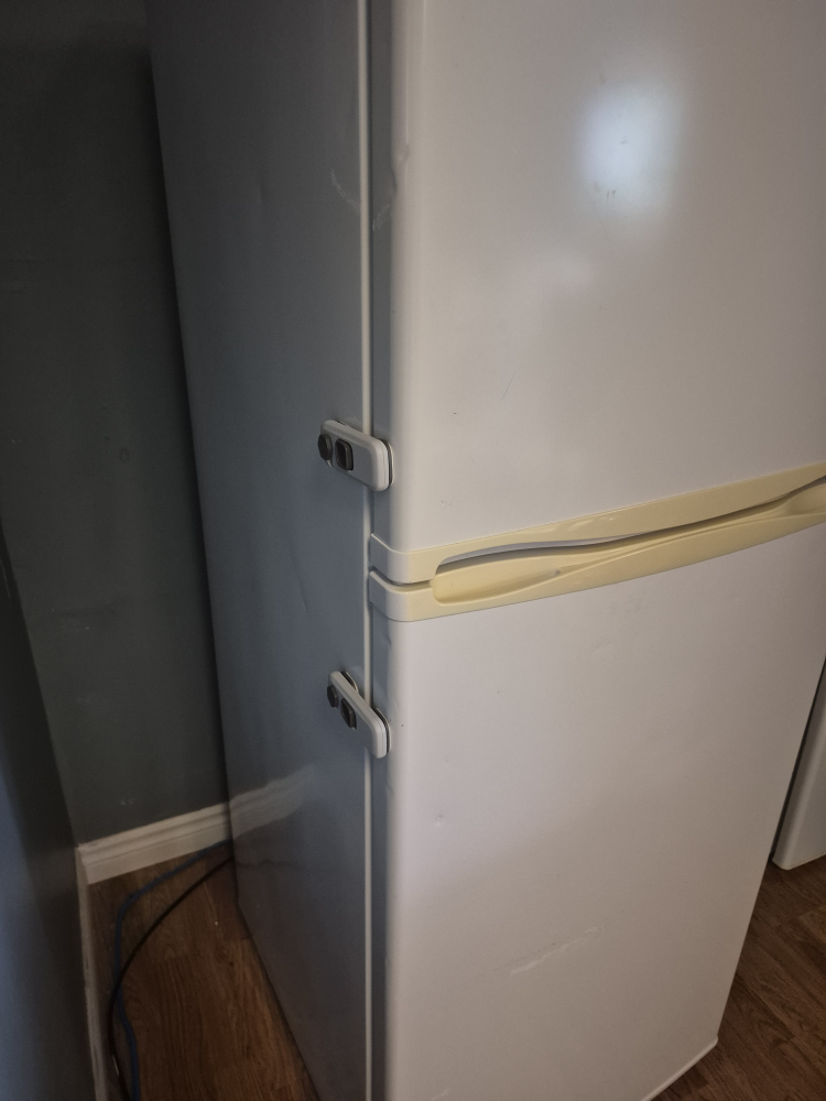 Magic Chef White apartment size Refrigerator - photo 2