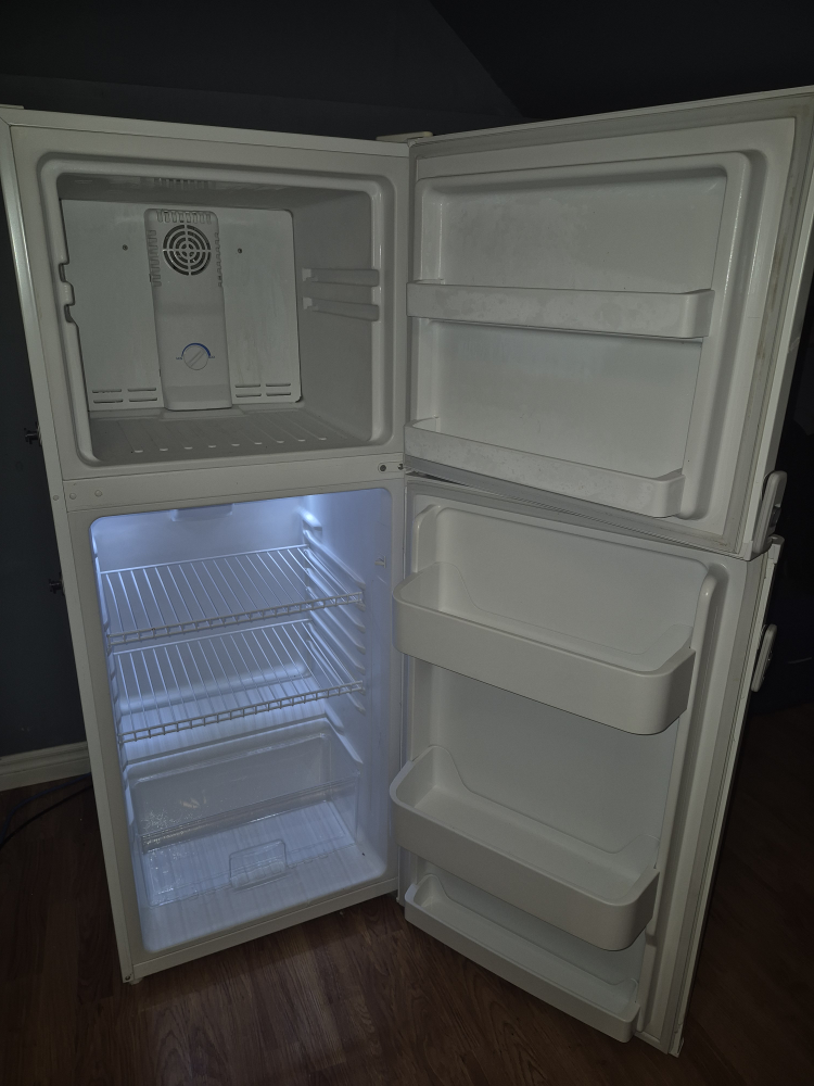 Magic Chef White apartment size Refrigerator - photo 5