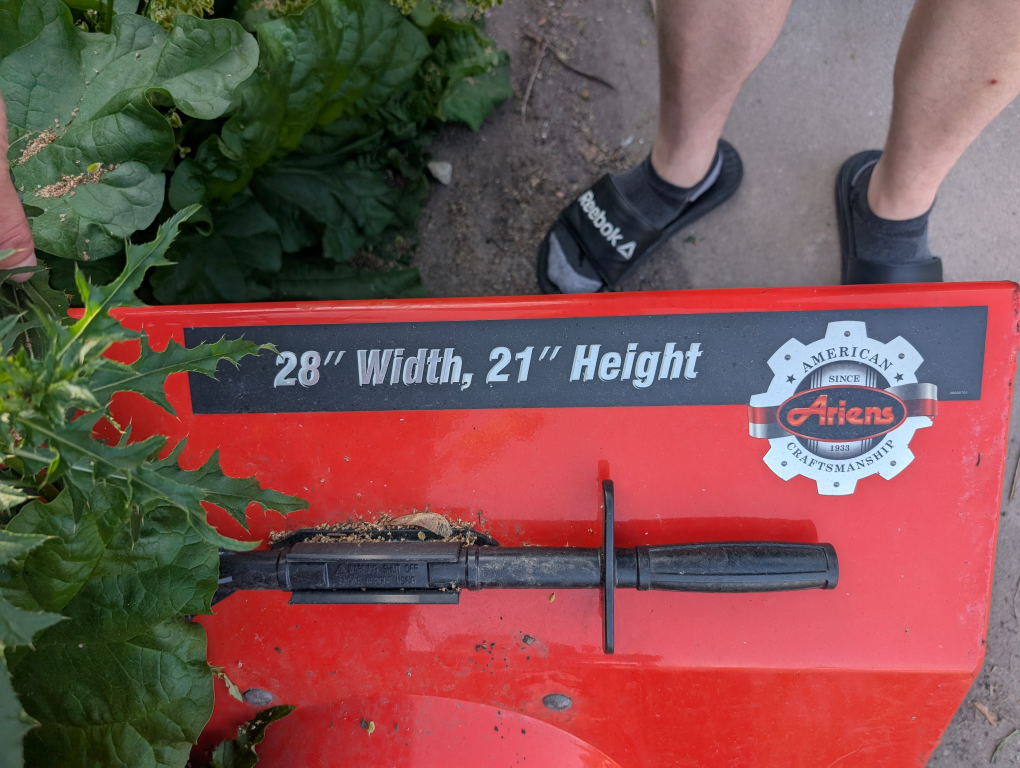 Ariens Deluxe 28 Snowblower - photo 2