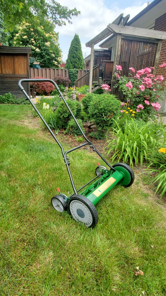 Lee Valley Push Reel Lawn Mower