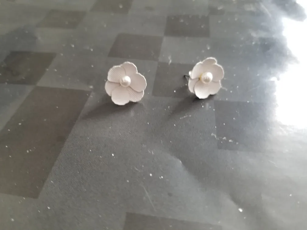 Flower Stud Earrings thumbnail