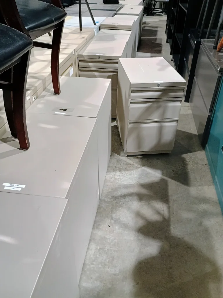 MASSIVE MOVING SALE!!  Lots of office furniture on sale!!! image indicator(2)
