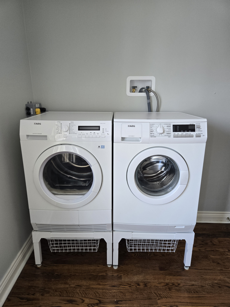 AEG Washer & Dryer (EUC)