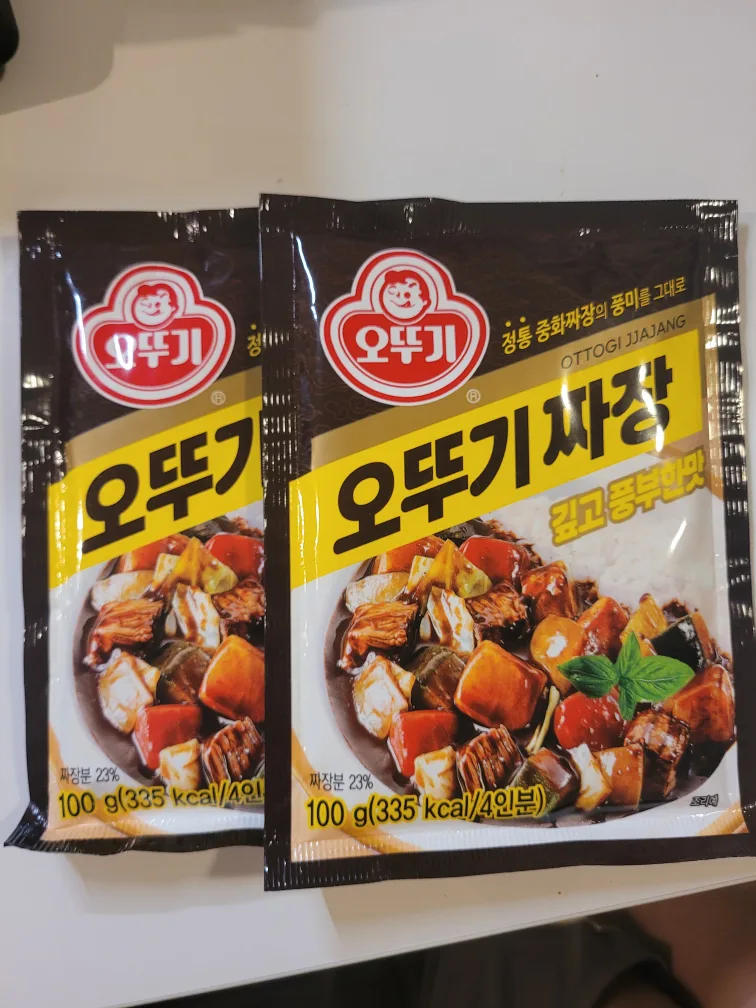 Ottogi Jjajang Sauce Packets thumbnail